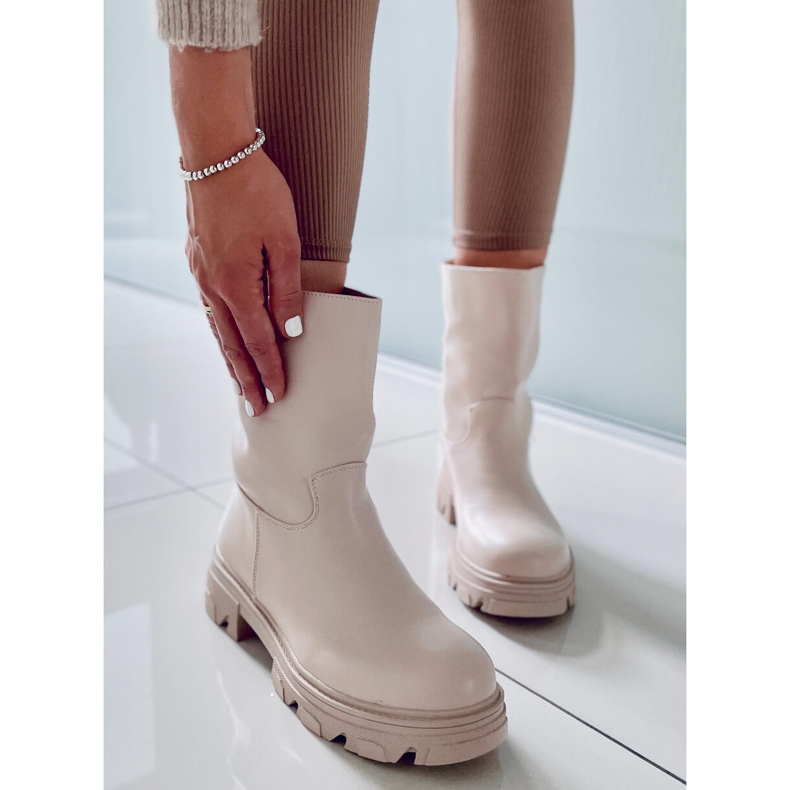 Svarta stövlar med en rak övre QT29P SVART (kamel) 2