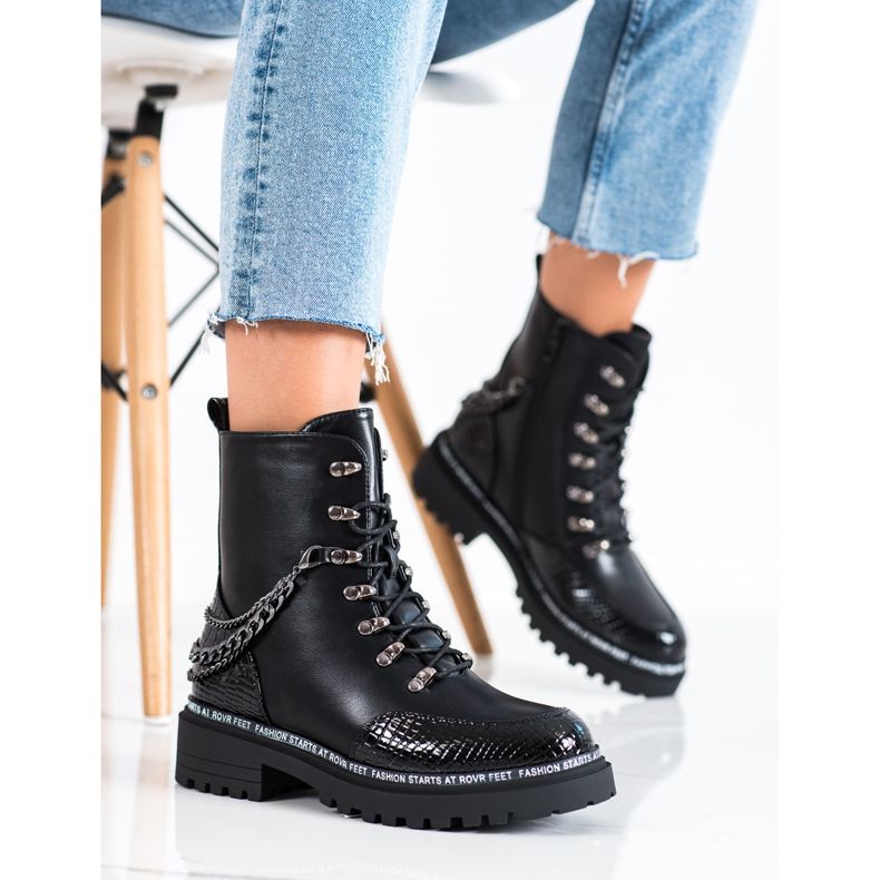 S. BARSKI Arbetare med kedja av S. Bararski svart 2