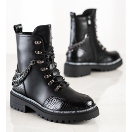 S. BARSKI Arbetare med kedja av S. Bararski svart 1