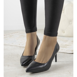 Svarta klassiska pumps på en Isla stilettklack 1