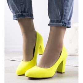 Neongula pumpar på Tahlia -stolpen 1