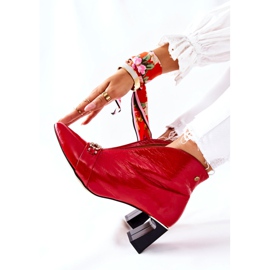 Läderstövlar på en stolpe Maciejka Röd 05262-08 2