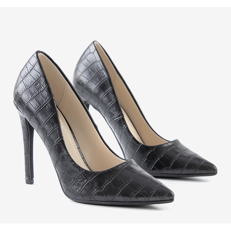 Svarta pumpar på en Thrower -häl 1