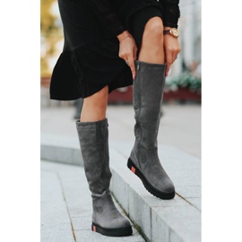 Grå stövlar på Lea -kilklacken 1