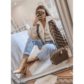 Guldfodral på Stomp -stolpen gyllene 2