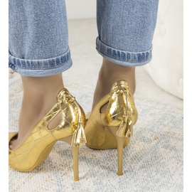 Guldnålar med dekorativa Permewan -utskärningar gyllene 1