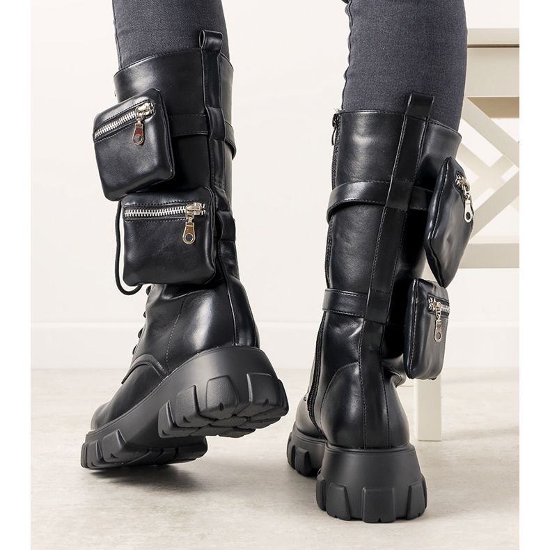 Svarta stövlar med Apolline -påsar 1