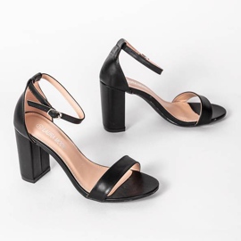Svarta sandaler på stolpen Dorothy 1