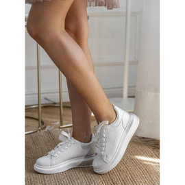 Vita tränare med en Silver Run -övre 1