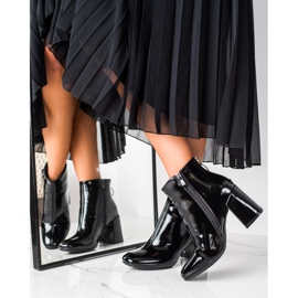 Lucky Shoes Lackerade stövlar på stolpen svart 2