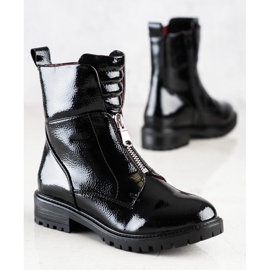 Erynn Lackerade arbetare på reglaget svart 2