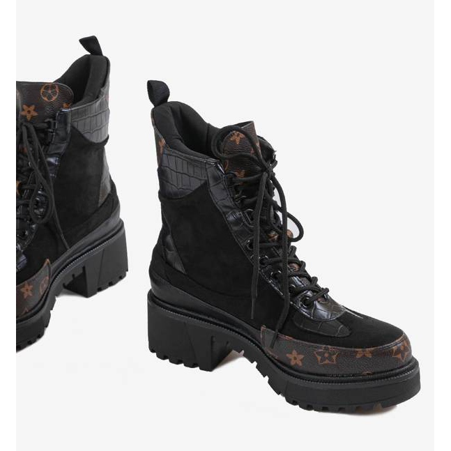 Svarta väskor med bruna skär 1