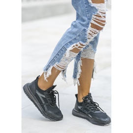 Svarta tränare med Lil -utsmyckningar 1