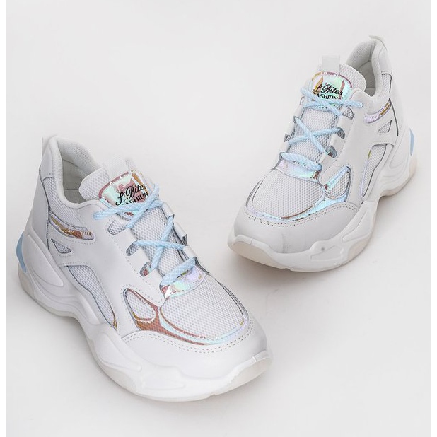 Vita sneakers med en tjock sula från Big Fun blå 1