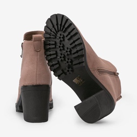 Ljusbruna ankelboots på Tiny -stolpen 2