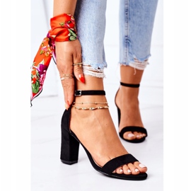 PS1 Svart Florens Mocka Sandaler På En Bar 2