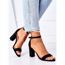 PS1 Svart Florens Mocka Sandaler På En Bar 4