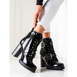 Erynn Svarta stövlar på ett högt inlägg 1