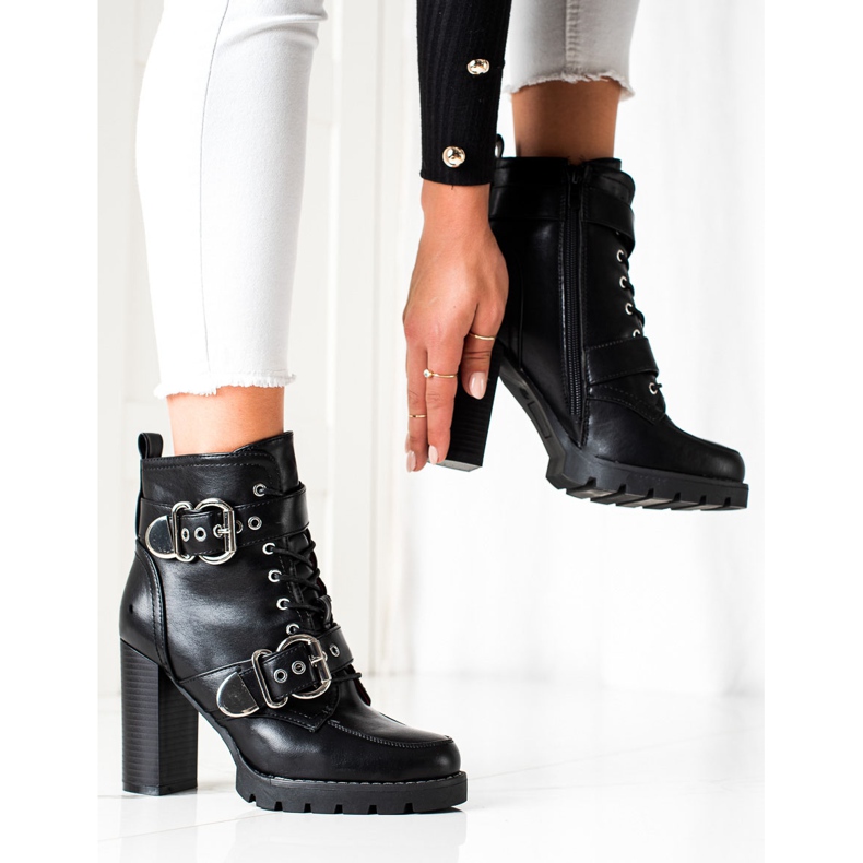 Erynn Svarta stövlar på ett högt inlägg 2