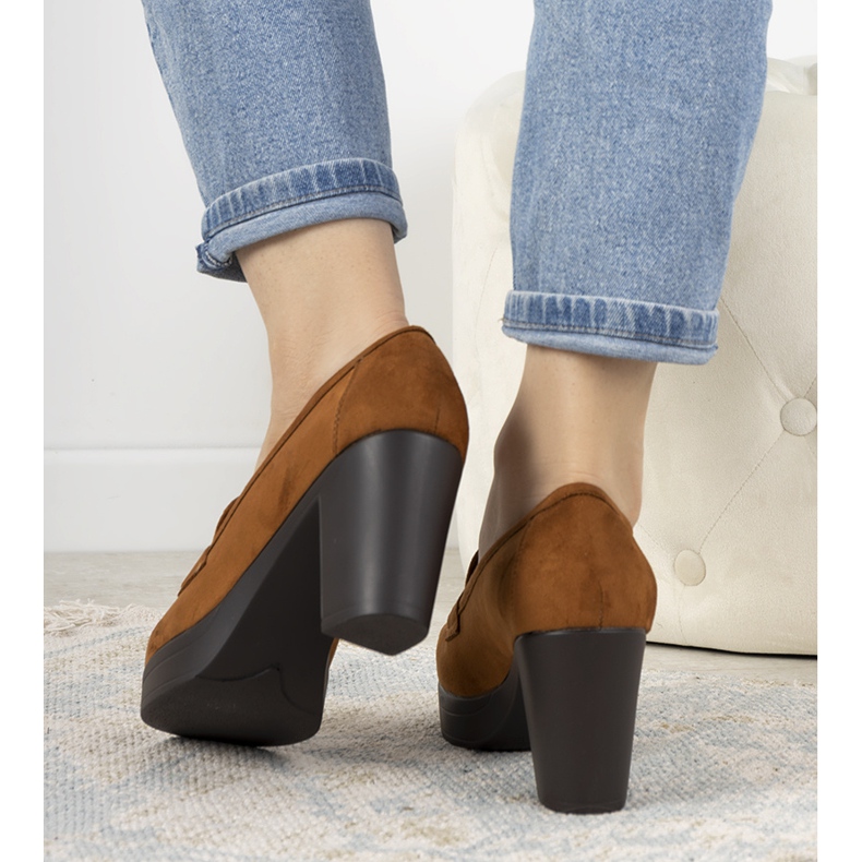 Bruna mockasiner på Himmel -stolpen 1