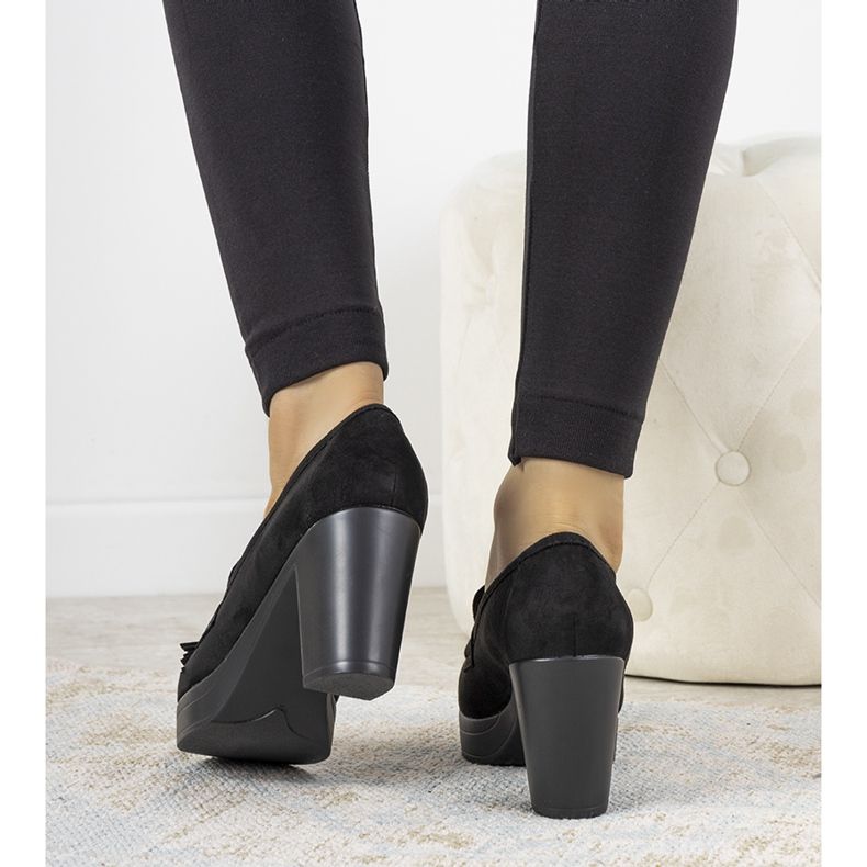 Svarta loafers på Himmel -stolpen 1