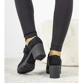 Svarta skor på posten som Leonie 1