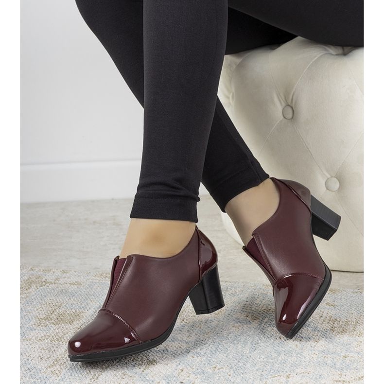 Maroon brogues på posten som Villareal röd 1