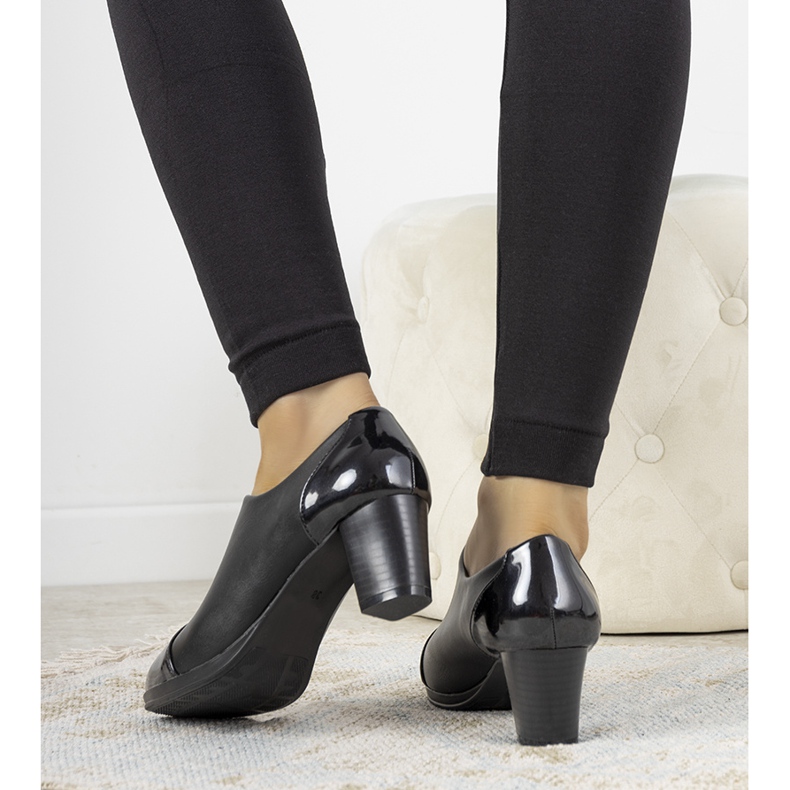 Svarta skor på posten som Villareal 1