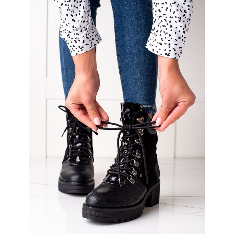 Janessa Black Workers Ormtryck svart 1