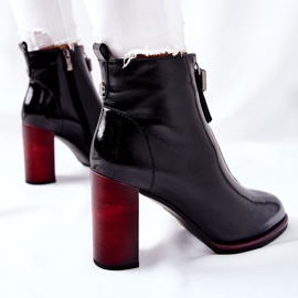 S.Barski Svarta stövlar för kvinnor lackerade på en Cofton -stolpe 1