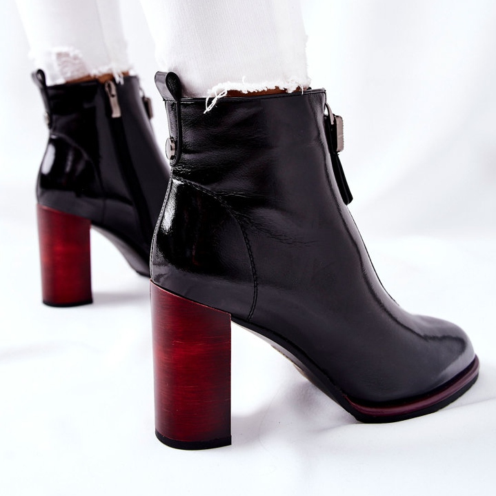 S.Barski Svarta stövlar för kvinnor lackerade på en Cofton -stolpe 1