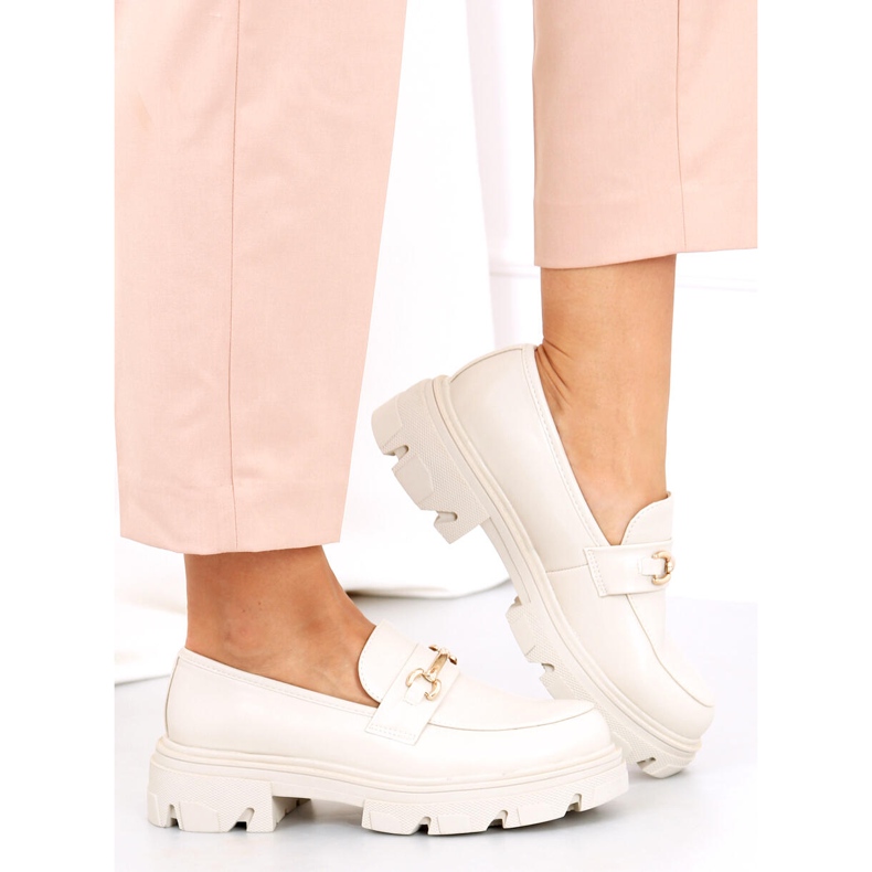 Loafers på en tjock sula YY11 Beige 2