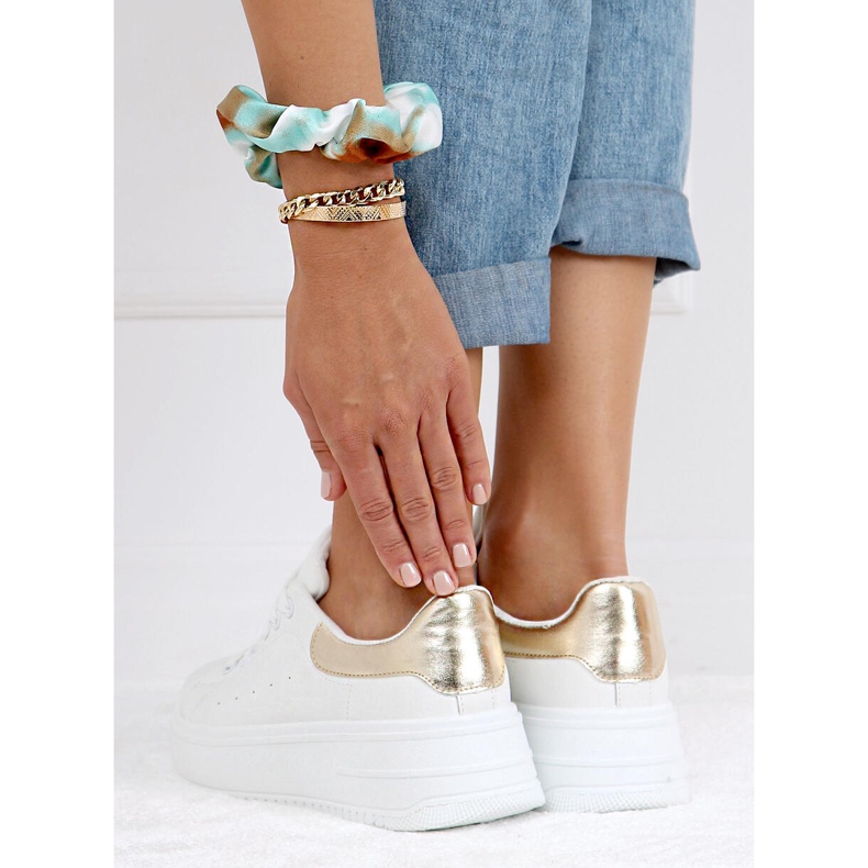 Vita damskor T0YD8240-5 VIT / GULD gyllene 1