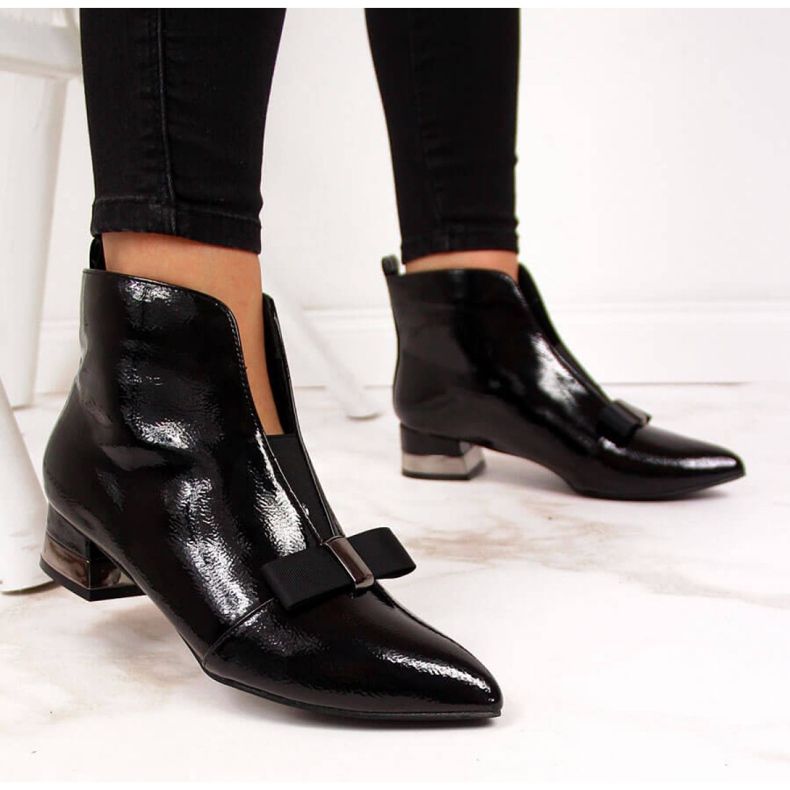 Stövlar skurna med rosett T.Sokolski W SCA145 svart 1