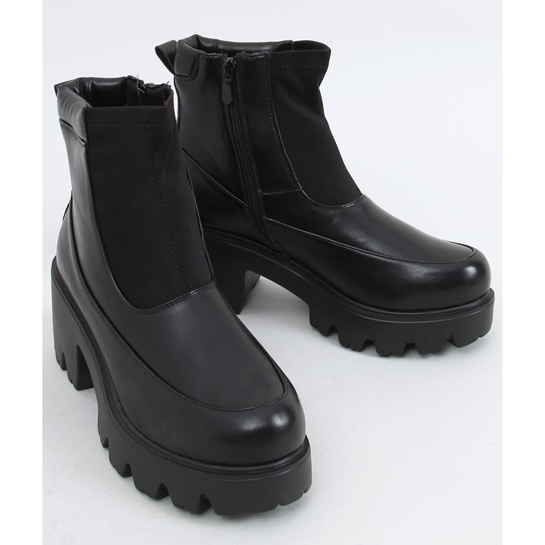 Svarta stövlar på tjocka sulor CH19208 Svart 1