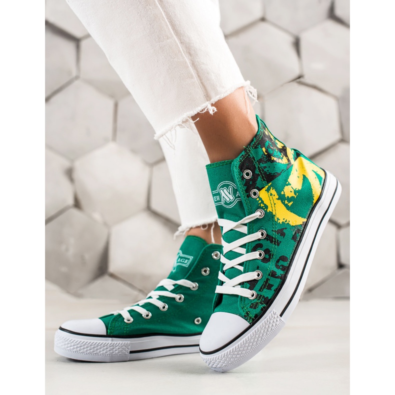 Gröna New Age sneakers 1