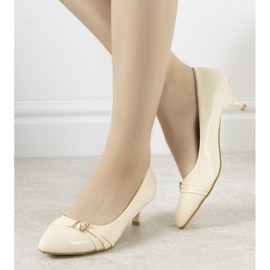 Beige pumps på låg Majory -häl 1