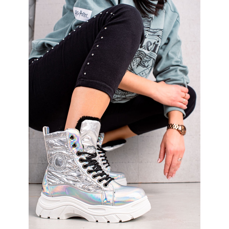 Silverstövlar på VINCEZA -plattformen 2