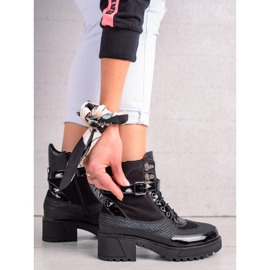 Queen Vivi Snygga svarta arbetare 2