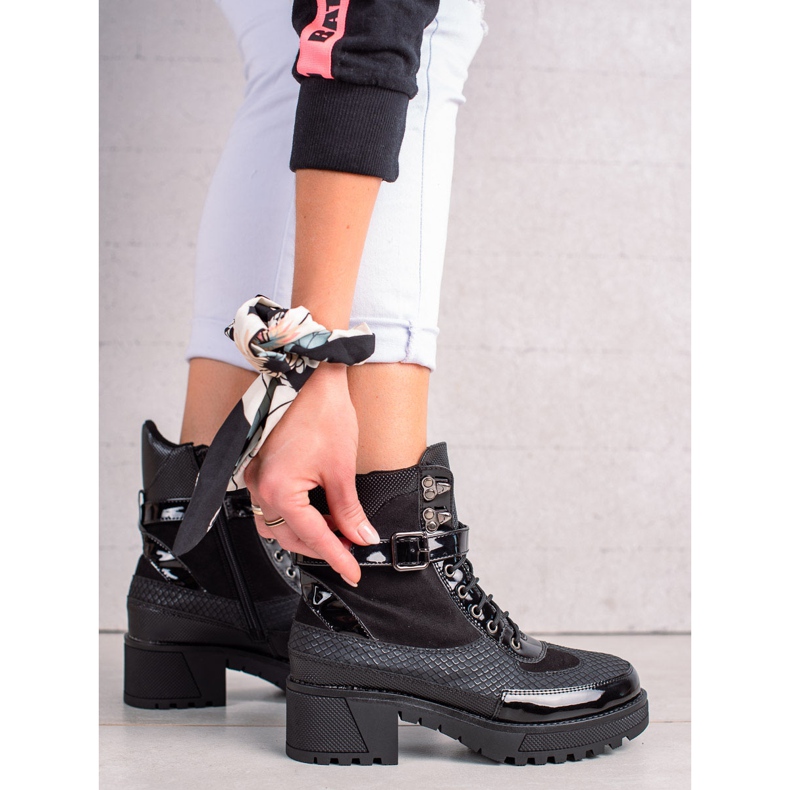 Queen Vivi Snygga svarta arbetare 2