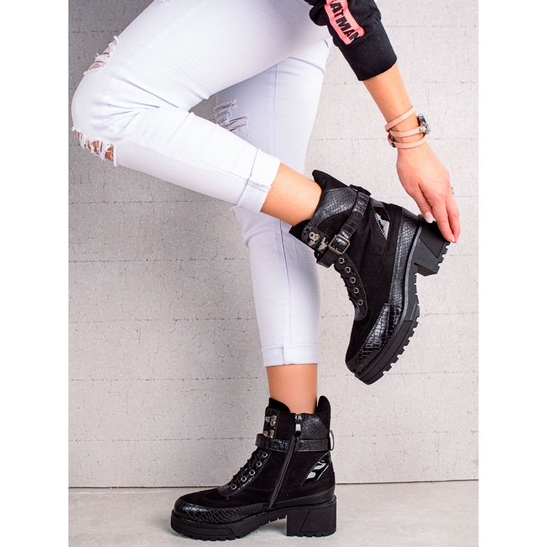 Queen Vivi Snörarbetare med spänne svart 2