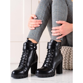 W. Potocki Snörda arbetare på en läderstolpe svart 1