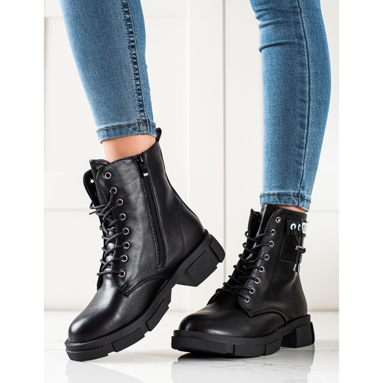 Goodin Svarta snörväskor med ornament 2