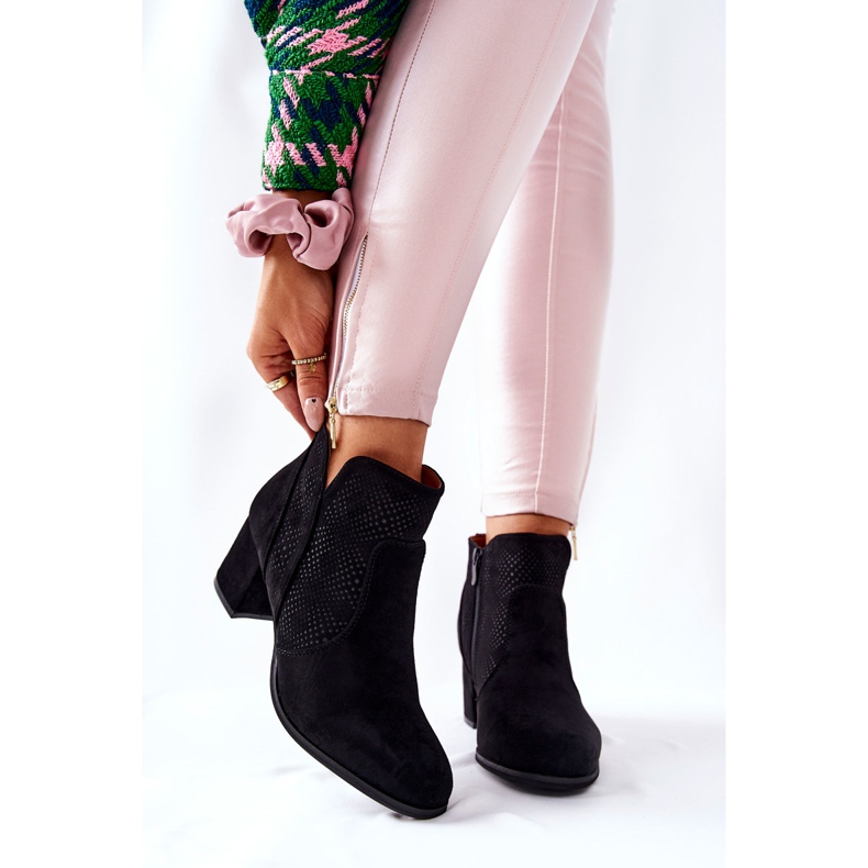 PE1 Mocka svarta stövlar på hälen Elisea 1