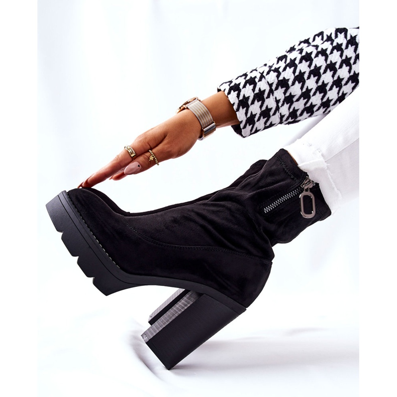 PG1 Svart Marlevo mocka stövlar på ett inlägg 2