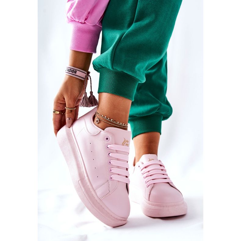 Läderskor på den rosa Lemmy -plattformen 2