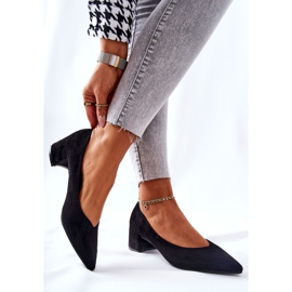 PG1 Mocka Pumps På En Svart Rossie Post 2