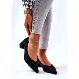 PG1 Mocka Pumps På En Svart Rossie Post 1