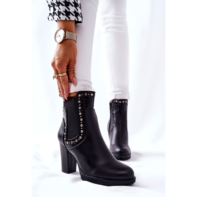 PG1 Stövlar På En Stolpe Med Svarta Wissey Jets 1