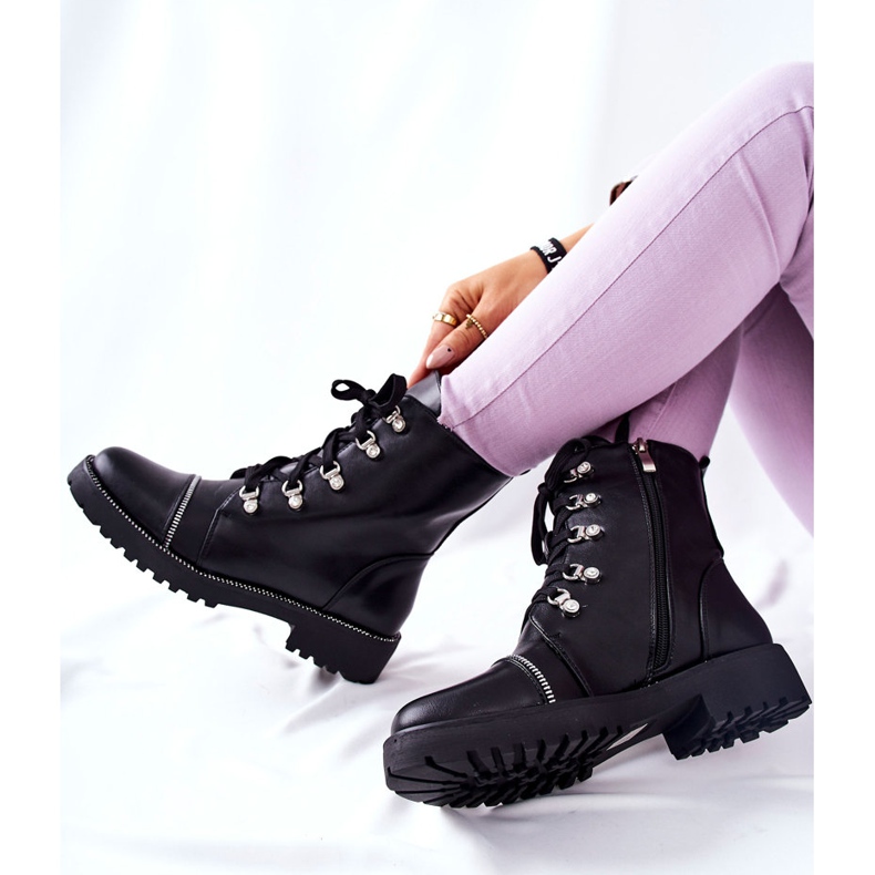 PG1 Klassiska svarta Daiane-knutna läderstövlar 1